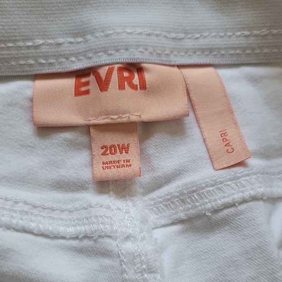 Women's White Jeans - Picture 7 of 8